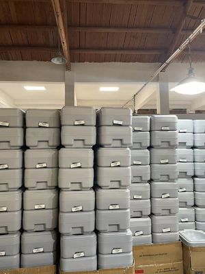 Μεγέθους ενηλίκων τετραγωνική τουαλέτα σχήμα μπολ φορητή τουαλέτα για εξωτερικό ανακυκλωμένο υλικό