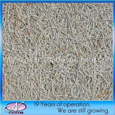 Διακόσμηση οροφής με πολύχρωμα ακουστικά πάνελ και πλακέτα από φυτικό τσιμέντο