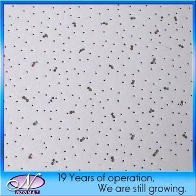 Ακουστικές ορυκτές ίνες μαλλί πτώση ταβάνι πλακάκια με λωρίδες γραμμές Εικόνα επιφάνειας