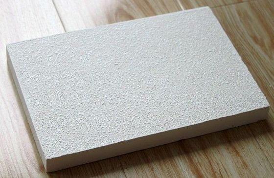 Ακουστικές ορυκτές ίνες μαλλί πτώση ταβάνι πλακάκια με λωρίδες γραμμές Εικόνα επιφάνειας