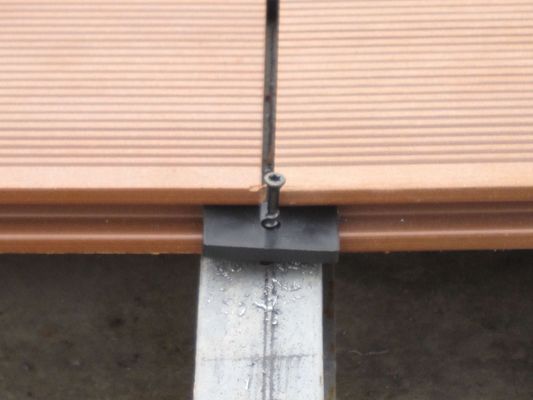 Κλιπς επιφάνειας WPC από σύνθετο πλαστικό ξύλο με μοτίβο από ανοξείδωτο χάλυβα και κόκκους ξύλου
