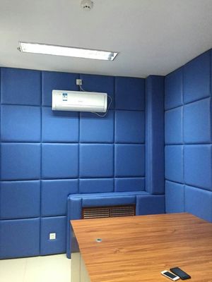 Διακόσμηση αίθουσας συνεδριάσεων Τετράγωνο άκρο Ακουστικό πίνακα τοίχου από υφασμάτινη γυάλινη ίνα Α2 Ανεπυρόβλητο